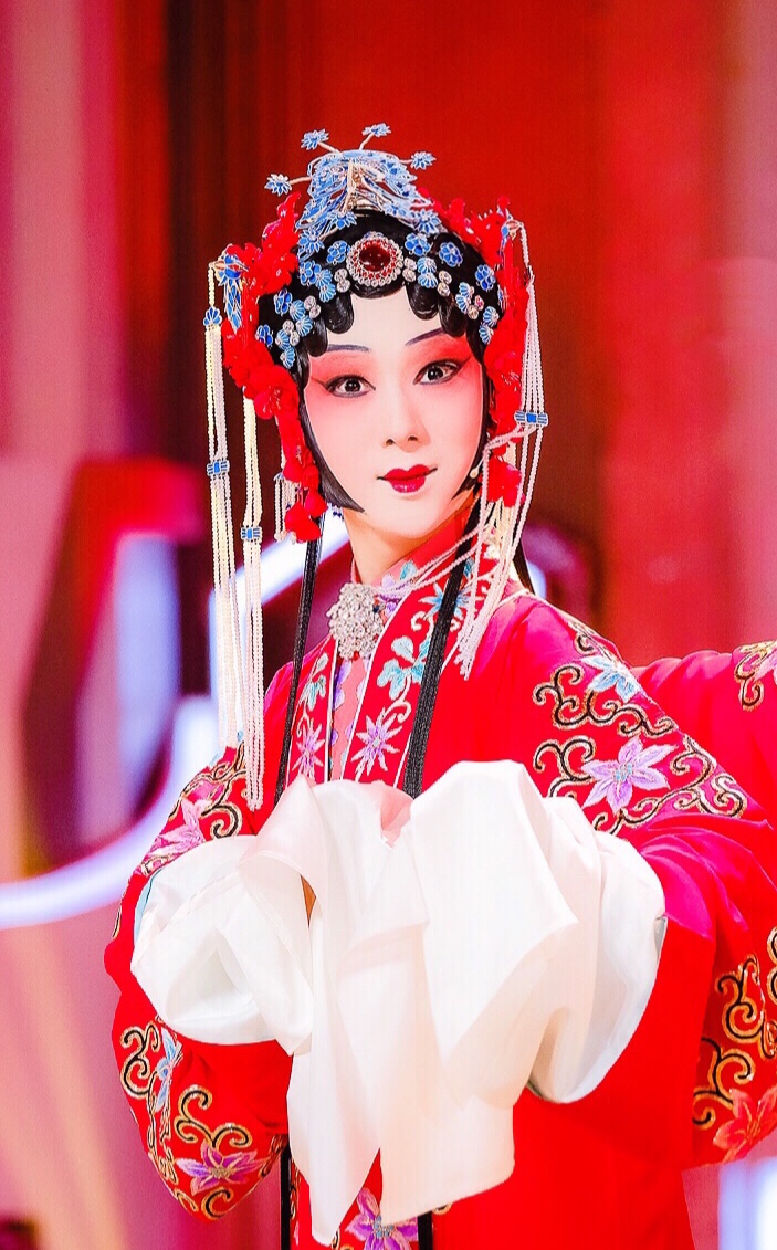 梅派男旦董飞倾情演绎戏腔热歌赤伶首现京剧生旦对唱版