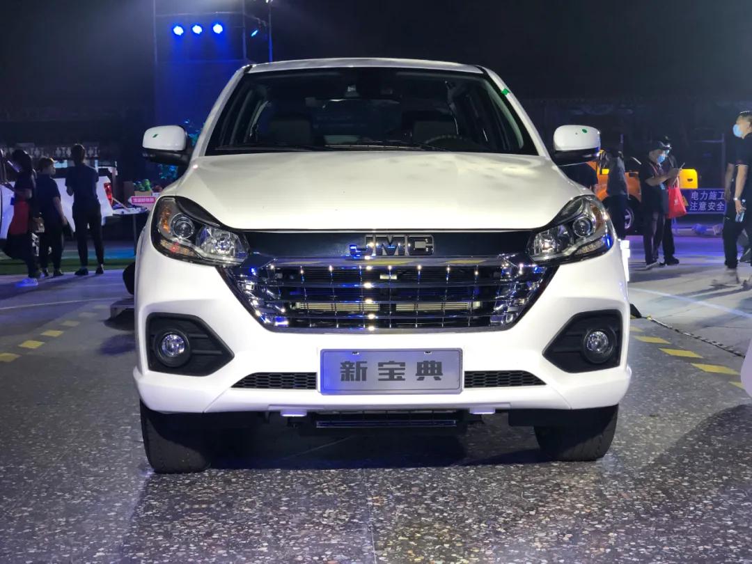 江铃新宝典正式上市售价区间为8281078万元