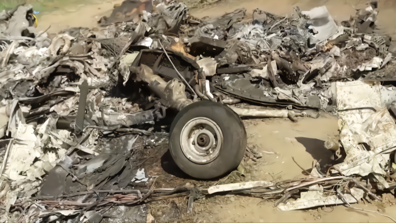 惨烈！科比坠机现场画面公布 直升机摔成碎片