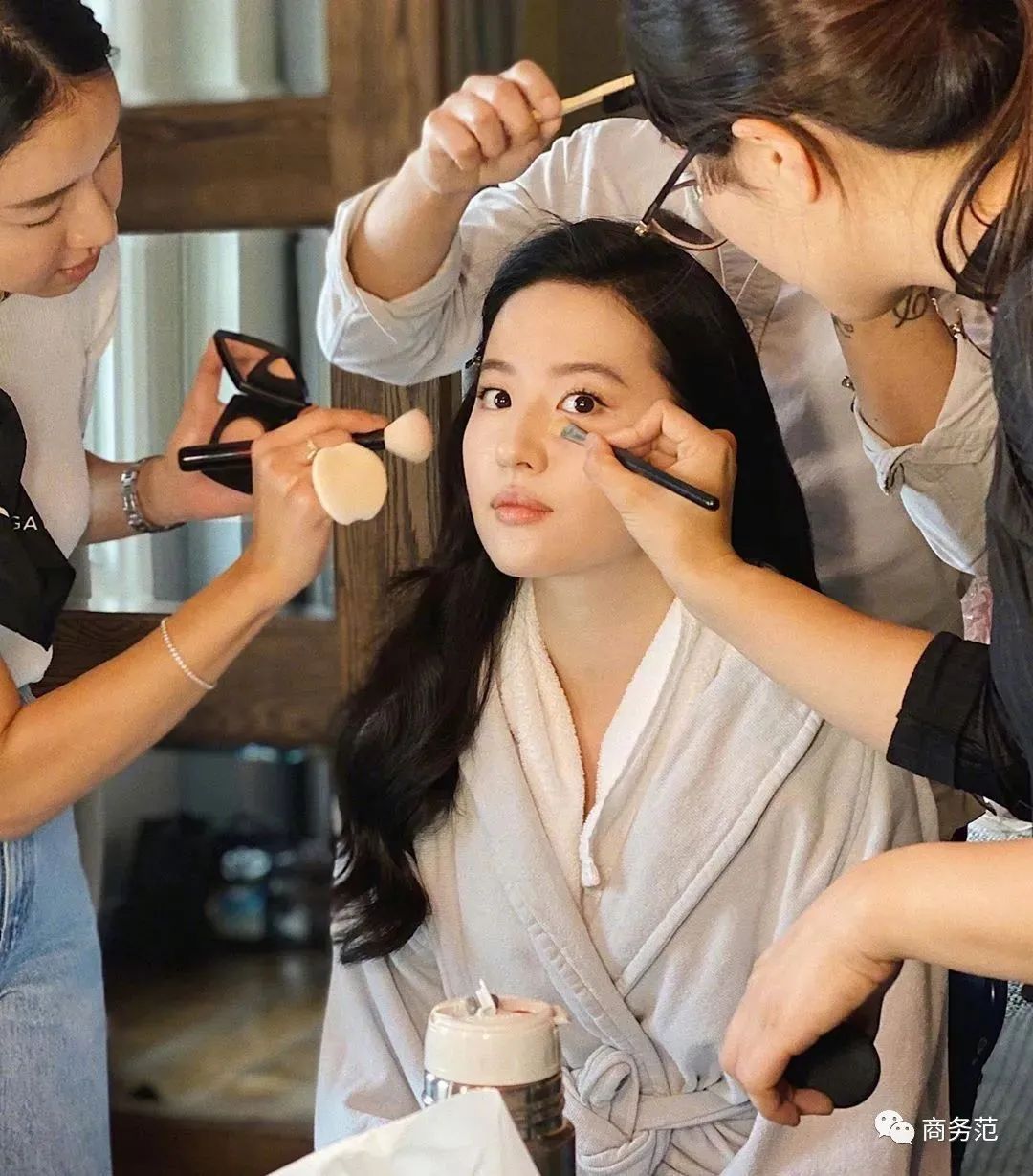 刘亦菲花木兰全球首映高光时刻国际排场有多大