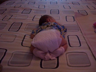 婴儿睡姿势图片大全图片