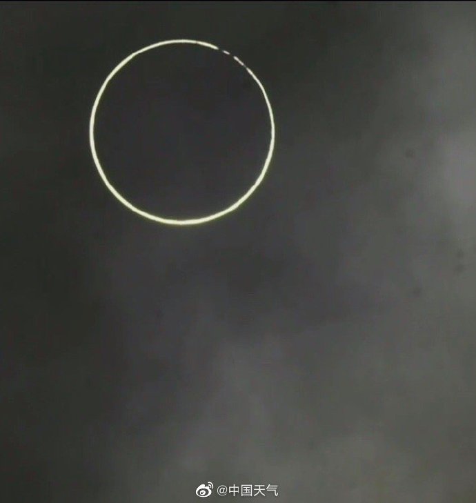 日月同辉的金边日环现身