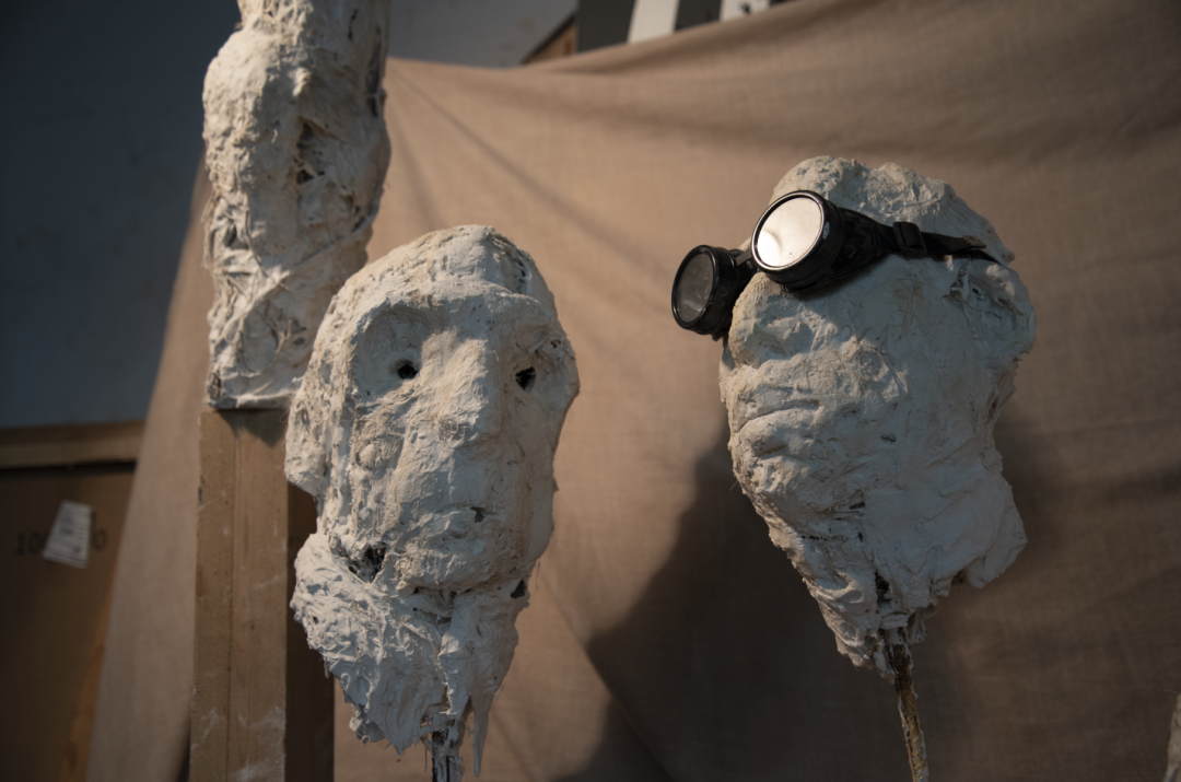 李在润 雕塑 本科生《眼睛的鳞》200×130×50cm 综合材料 指导:thom