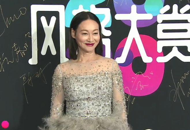 风格大赏红毯：林允惊现水桶腰，袁冰妍苹果肌下垂显老，张萌浮肿