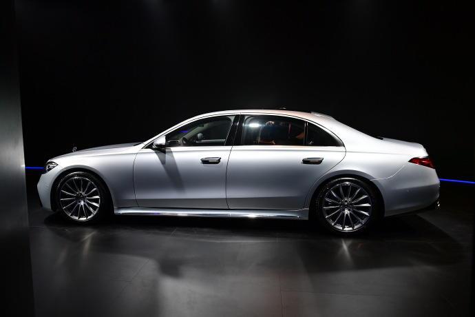 全新一代奔驰s级发布,不是有钱人变老了,而是年轻人有钱了!