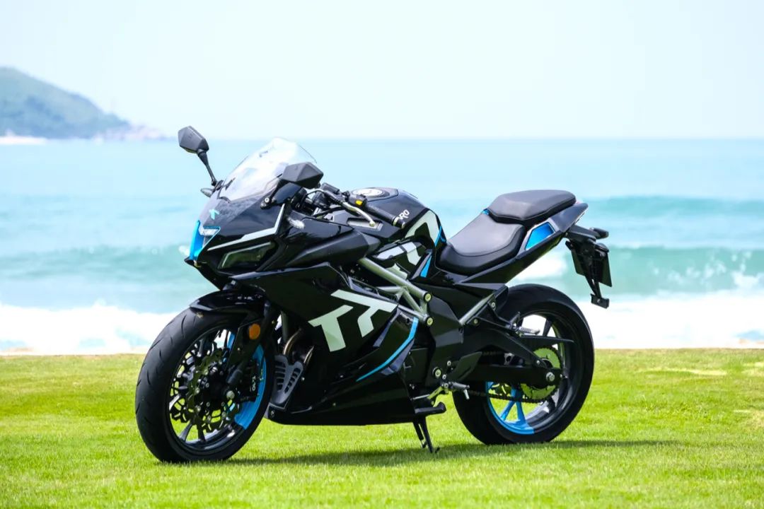 不过先来的是这款15980元起售的台荣250ml仿赛车款