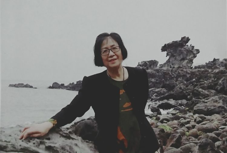 画家张亚莉曲终奏雅出神入化