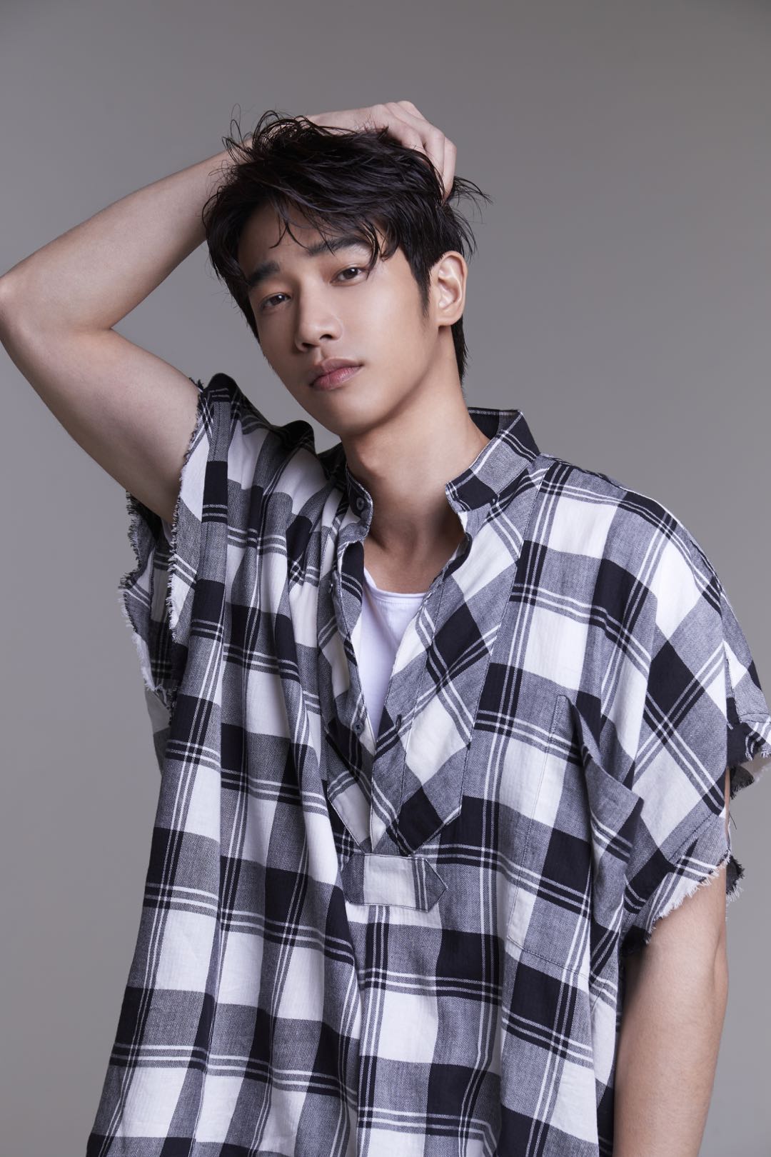 南方娱乐网  更多内容 2020-08-13 13:29:19 2020年,演员刘以豪人气