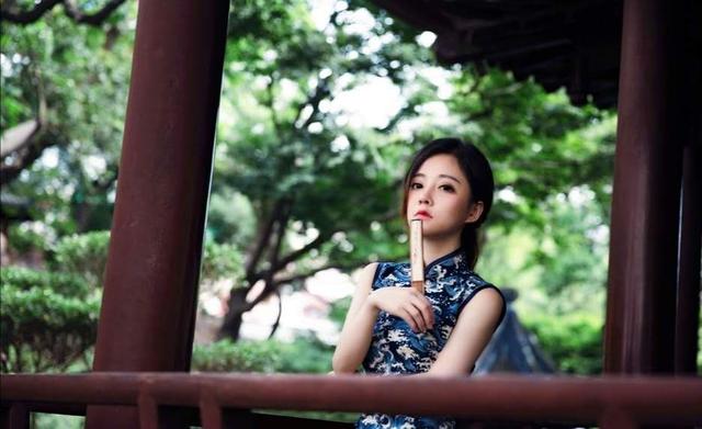 冯提莫穿旗袍太惊艳参加日本大型音乐会成b站出海第一人