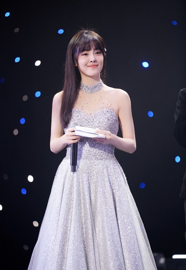 王思聪和新女友逛街被拍女方是18线小明星宋美娜真女友不断