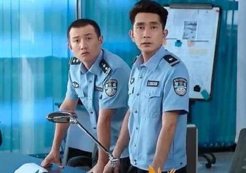 《美人鱼》文章客串的小警察,是电影中的一大亮点.