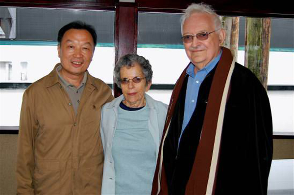 温铁军与沃勒斯坦夫妇合影(2007年7月,温哥华)