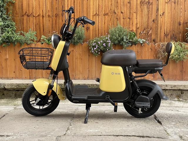 雅迪q1电动车:造型时尚,动力强劲,娇小不娇弱【未来科技范】