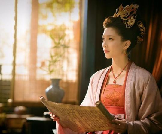 江疏影饰演的曹皇后真的很漂亮看看台北故宫珍藏的北宋皇后画像