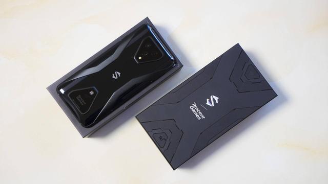 3499元起，騰訊黑鯊游戲手機3到底值不值得買呢？