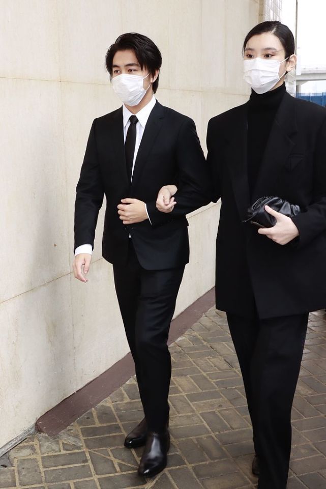 “赌王”何鸿燊葬礼举行 奚梦瑶何猷君现身 何超莲窦骁牵手入场