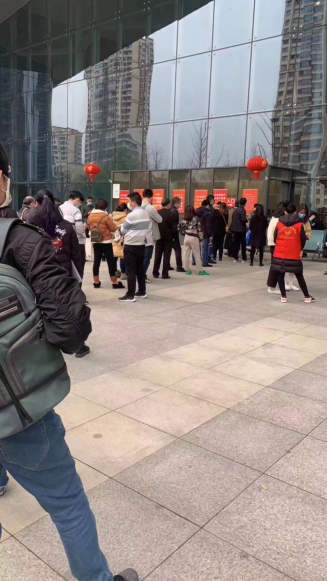 南京,上海,深圳!多地买房人戴口罩排队!熟悉的场景回来了