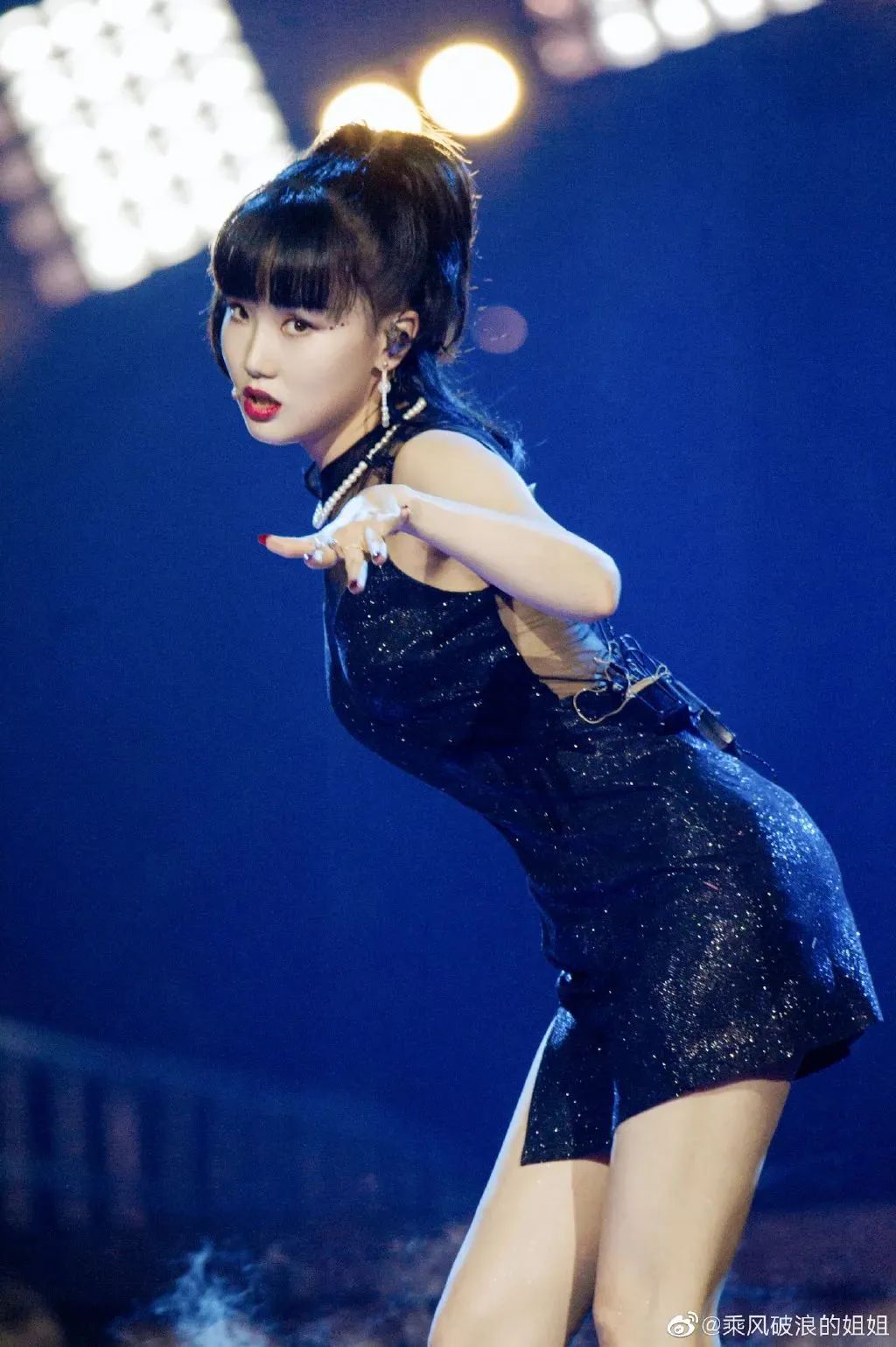 麻烦给黄龄来一杯mojito我喜欢看她又飒又美的眼眸