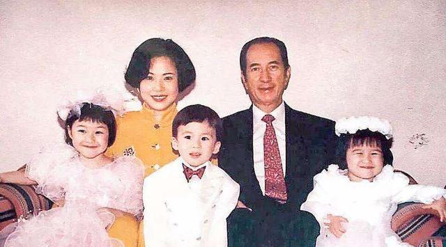 何鸿燊98岁因病离世,他的17个子女现状如何?