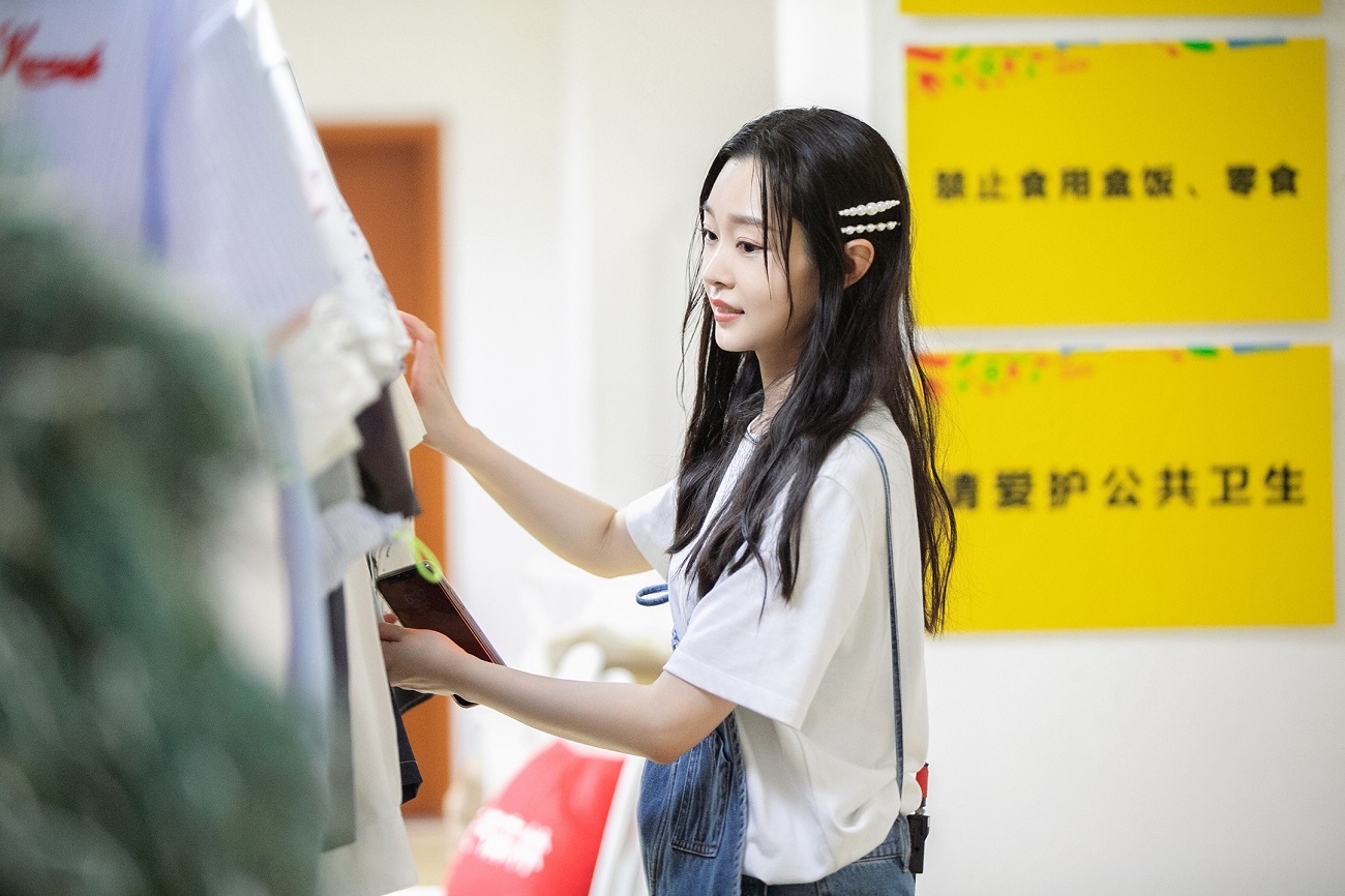 宋轶加盟《元气满满的哥哥》 巧妙短发变装机智躲迷藏