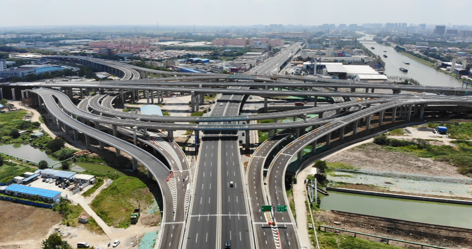 及南湖路跨运河高架桥东环南延二期工程尹山湖立交苏州最大立交今天(8