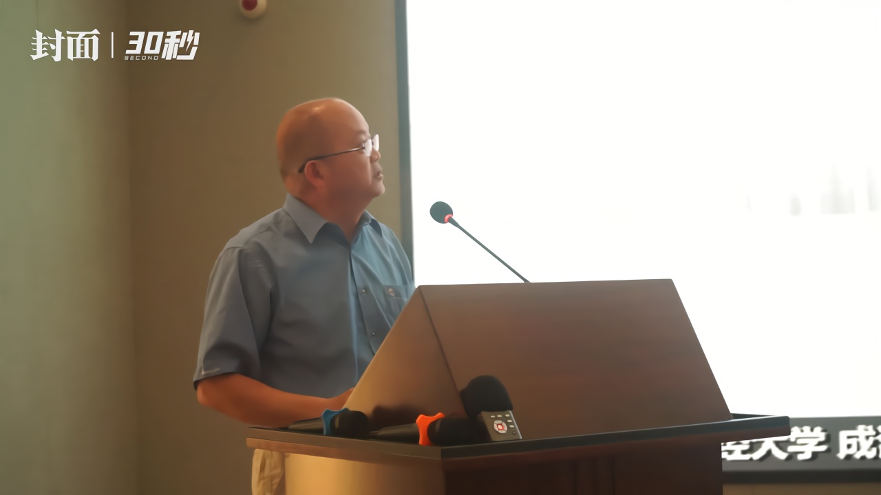 30秒丨西南财经大学教授杨继瑞：向西而行 做强做优成渝经济圈“战略芯片”