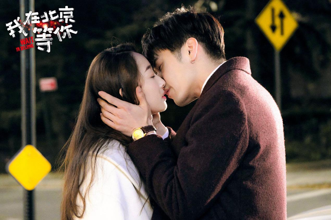 里的"cp感",一直在美国长大的胡宇威,在片场被蒋梦婕的东北话成功洗脑