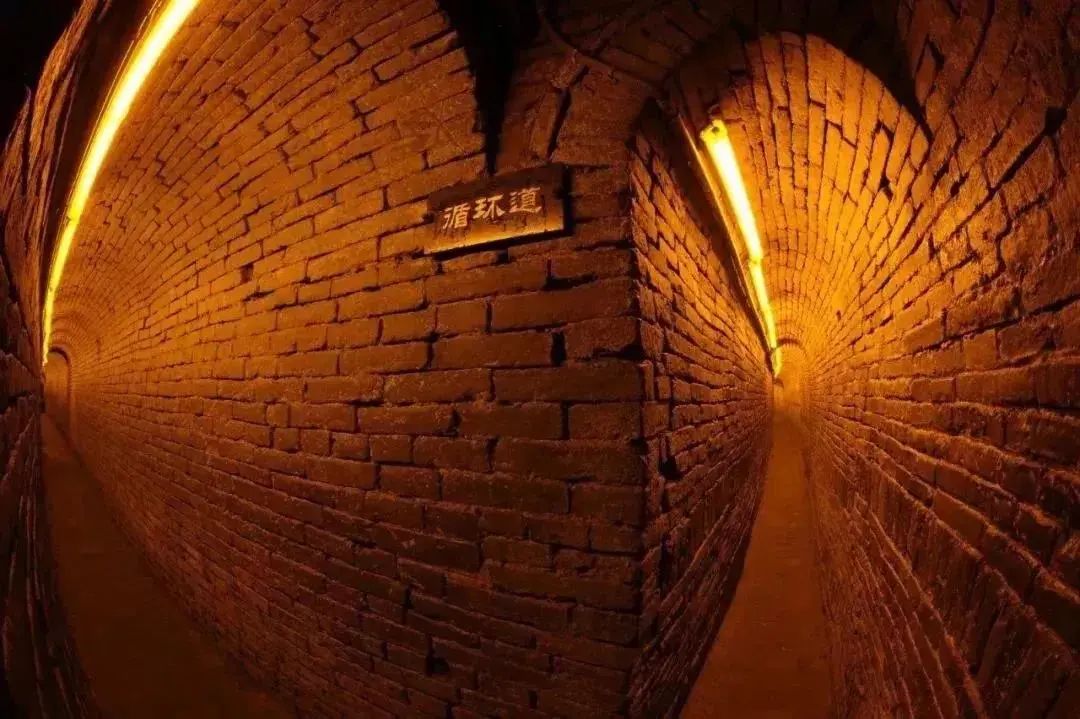 这座4000年历史的"命苦"小城,药膳之都,它的名字很