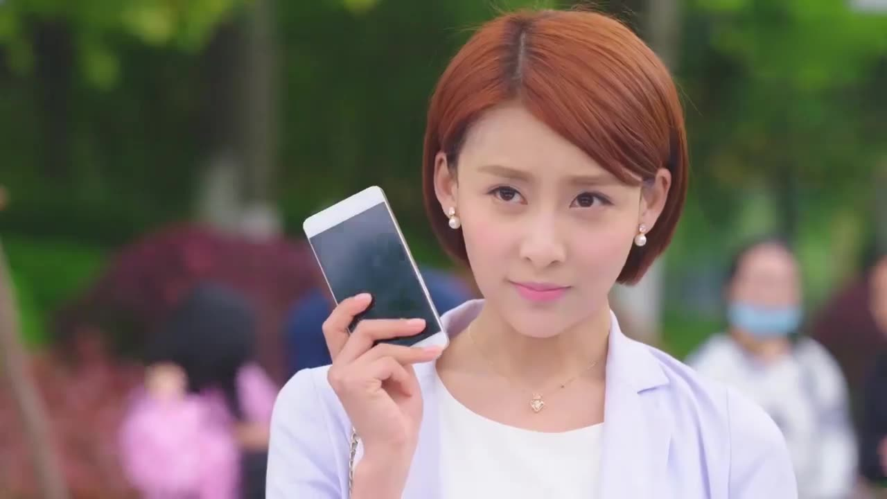 男子专业碰瓷,不料钱刚到手碰到女律师,几句话