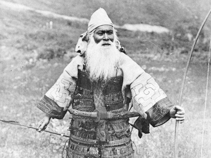 听说过阿伊努族吗东北亚最古老人种之一近代是如何没落的