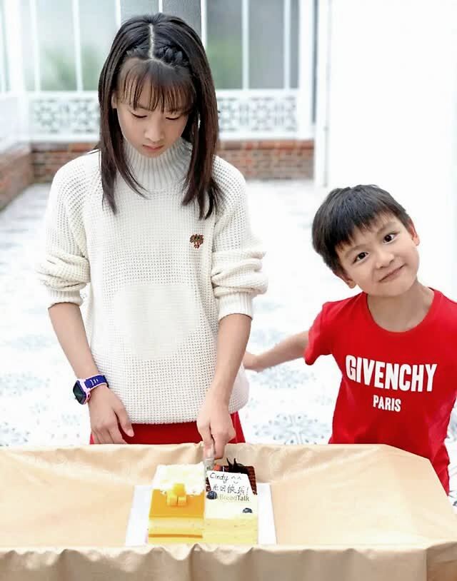 小小年纪别着急扮成熟,看森碟森碗做示范,这才是05后该有的样子_凤凰