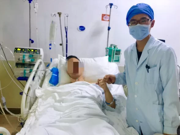 33岁小伙突发心梗命悬一线,"魔肺"力挽狂澜上演"生死时速"