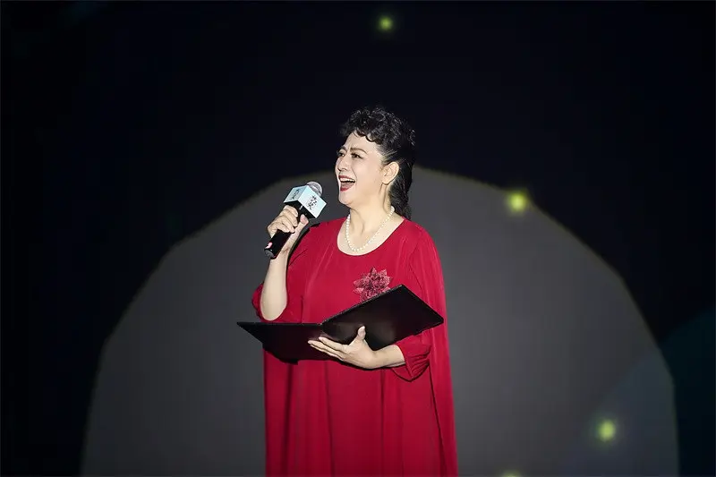 邓小鸥 朗诵:《醉思仙·杭州》