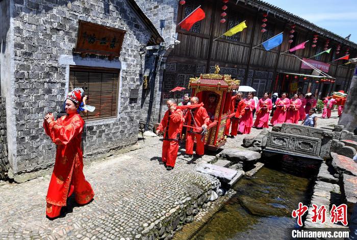 浙江宁海十里红妆演绎传统婚俗