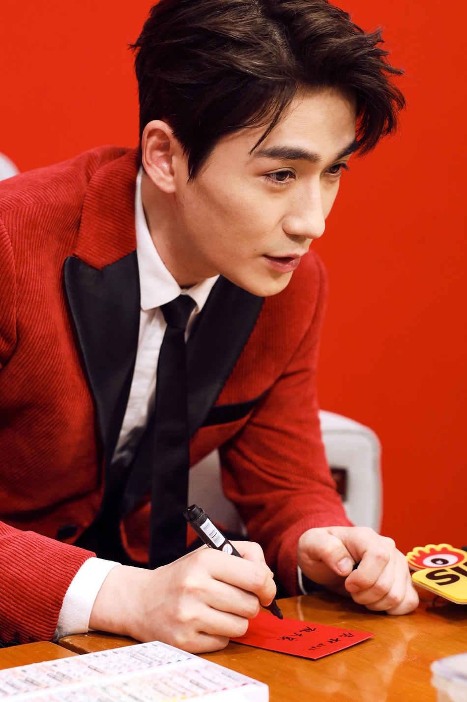 朱一龙用歌声表达2020年憧憬 希望能拍更多好作品