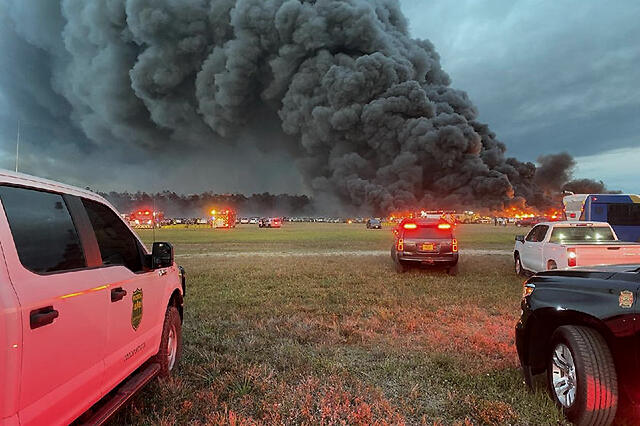 美国一国际机场停车场发生火灾,有3500多辆出租汽车被烧毁