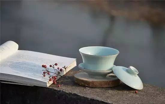 而自己又没甚把握,姑且就他所知的一两种拉来凑数,你就像问道于盲了