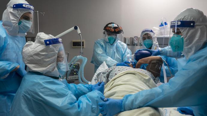 美国加州新冠确诊破百万，多地上调防疫级别