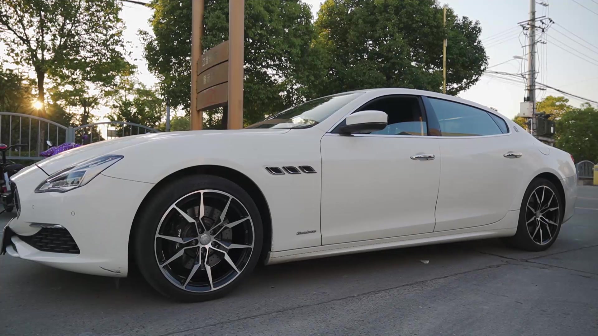 玛莎拉蒂总裁升级改装20寸锻造轮毂