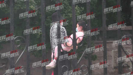 离婚7个月后，李小璐贾乃亮首同框：那些父母离婚的孩子，现在怎么样了？