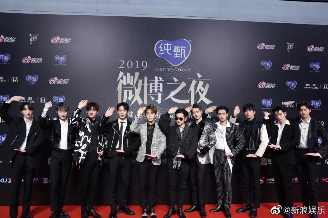 井柏然王嘉尔临时搭伙"年糕组合",unine现场发红包,这