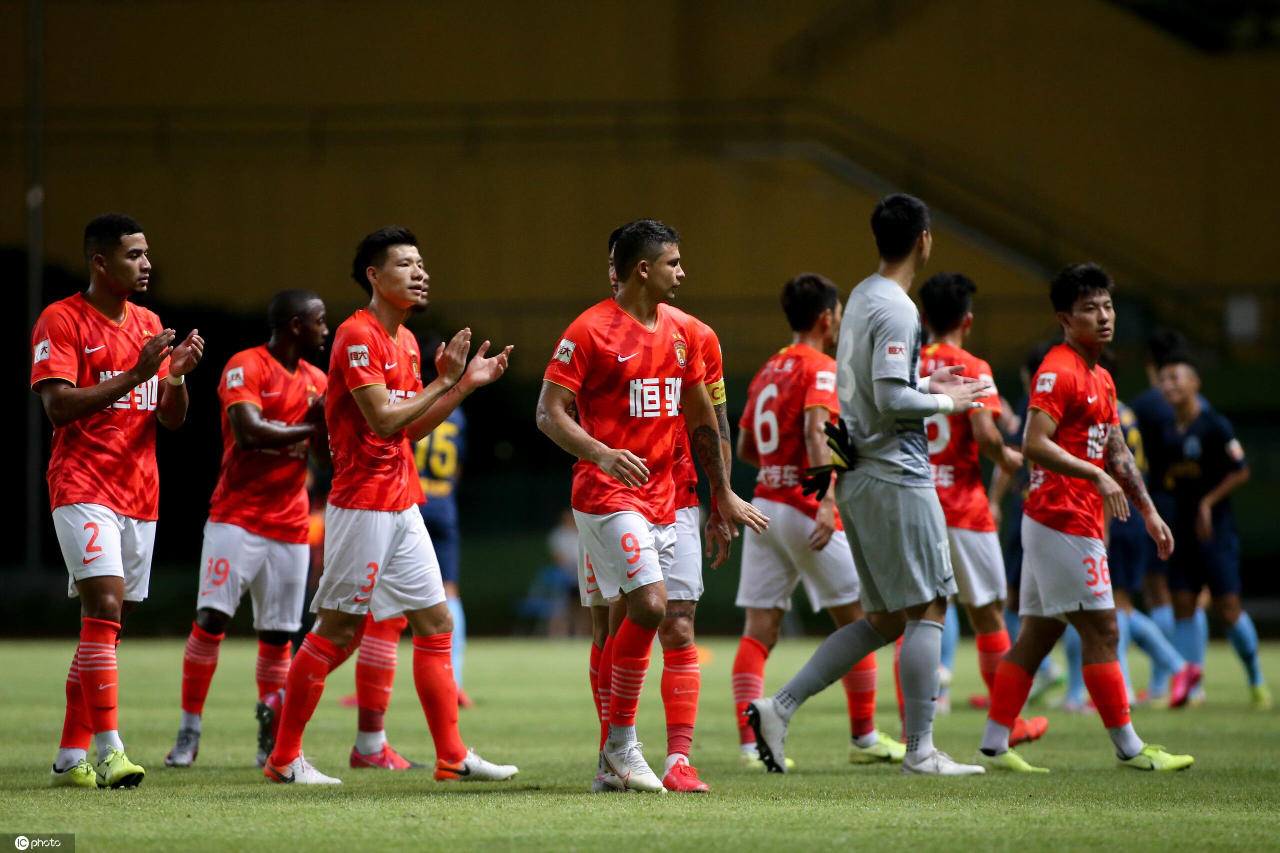 多图流:广州德比再次上演,富力热身赛3球大胜恒大