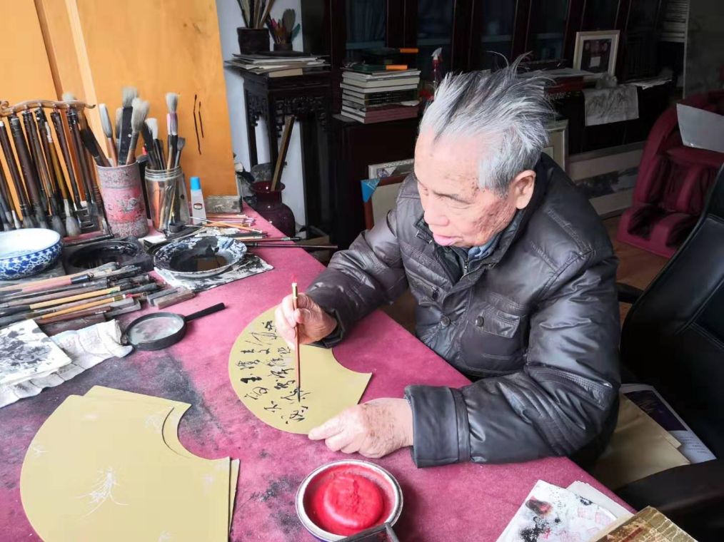 菊黄霜冷尽为诗——记先生李逸野__凤凰网