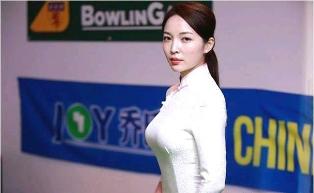 美女裁判王钟瑶曾因旗袍执裁爆红身材颜值胜过潘晓婷