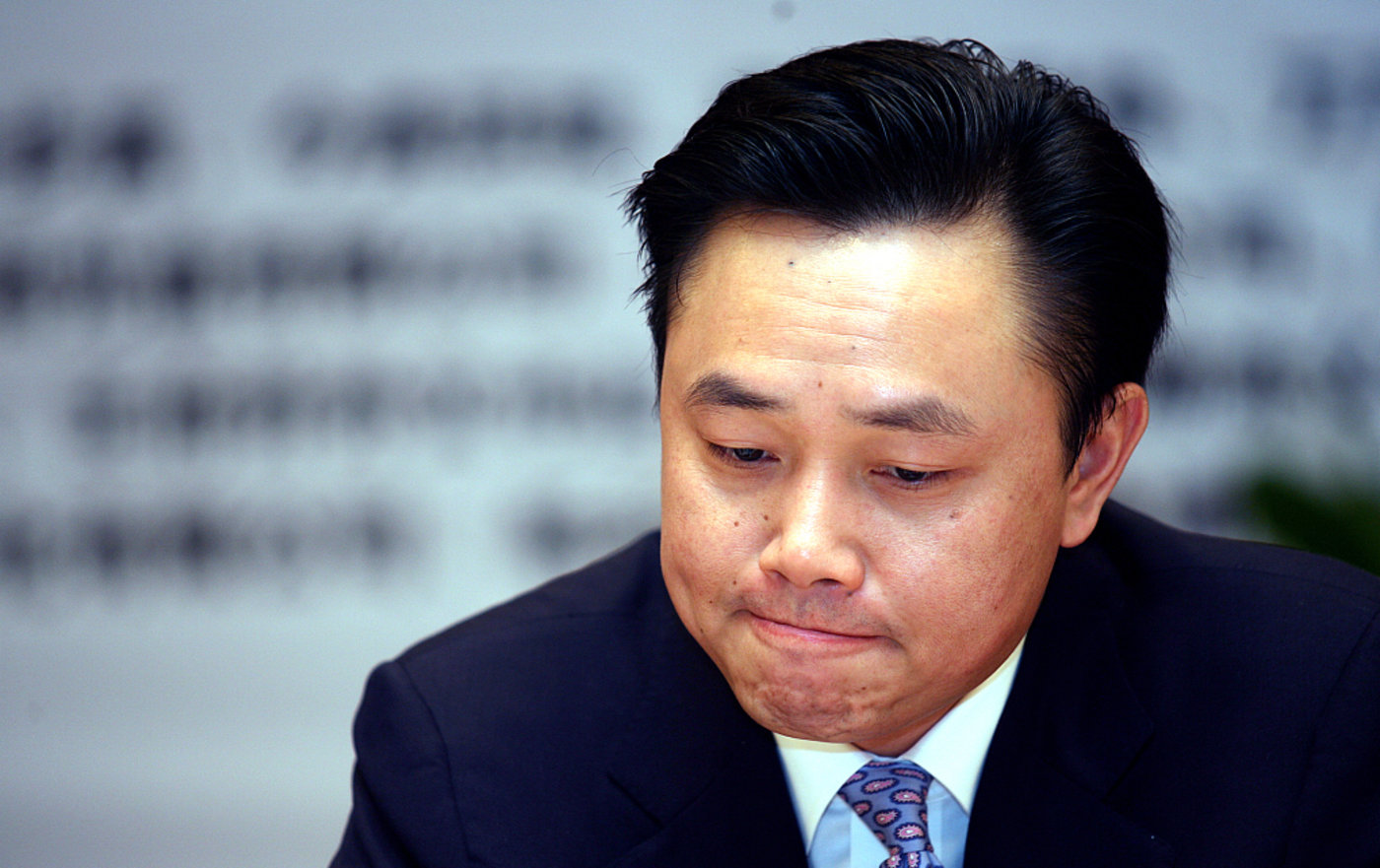 黄光裕只能掏出免战牌