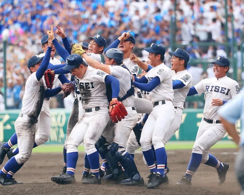 在一般人看来,"甲子园"无非是一群高中生的业余比赛.