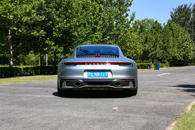 可甜可炸 试驾体验保时捷911 Carrera S