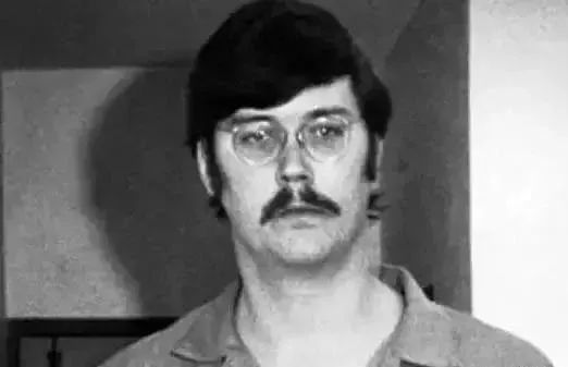 令人发指的女学生屠夫事件 先砍头 后辱尸 凤凰网