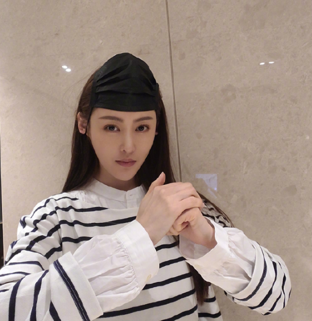 张天爱戴口罩又出新花招,这小v脸有被羡慕到,动手能力是真的强