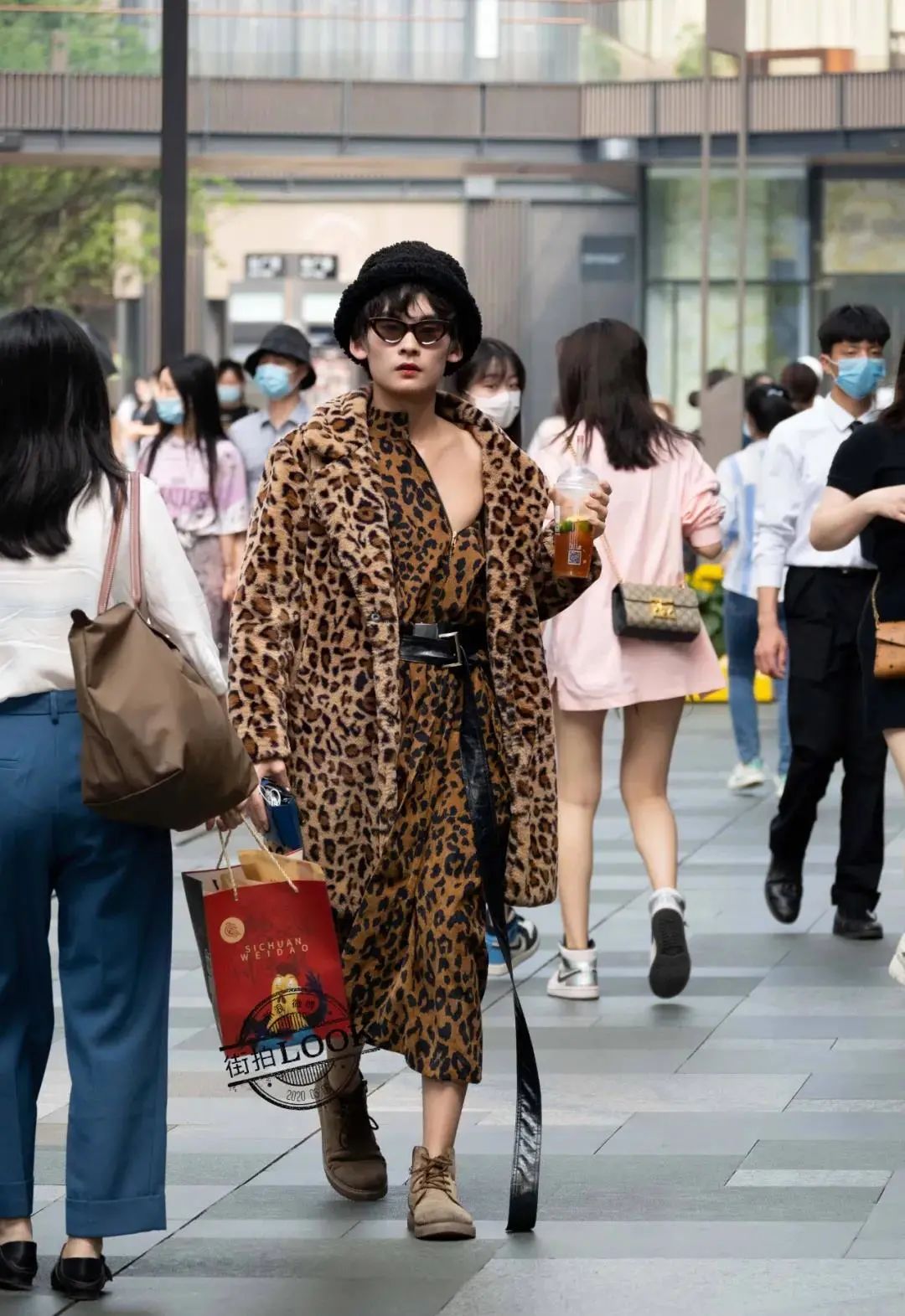 继李子柒后中国土味街拍在外网爆火了